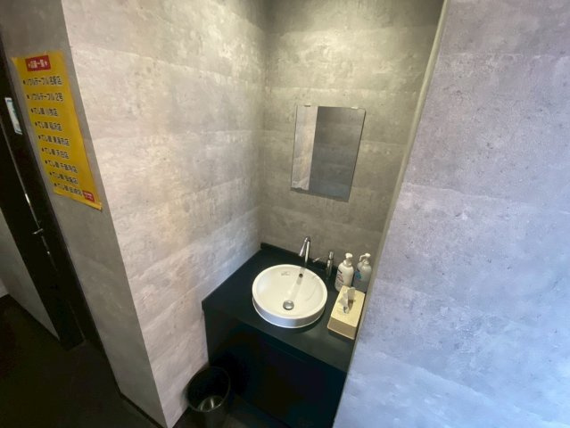 東大友町並木側貸店舗の独立洗面台