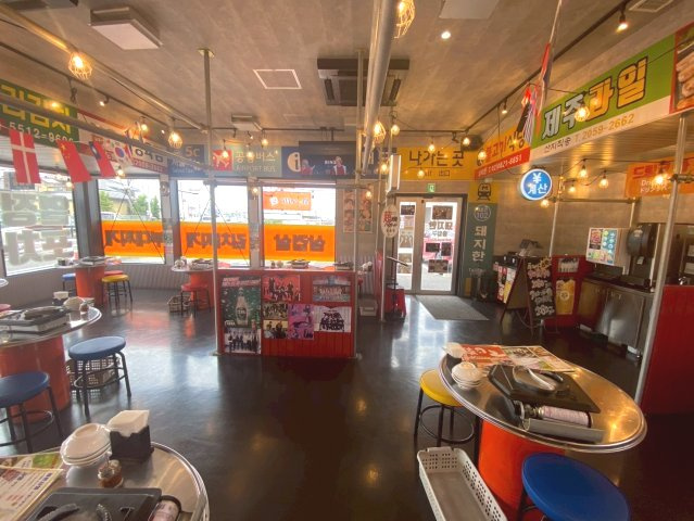 東大友町並木側貸店舗の内装