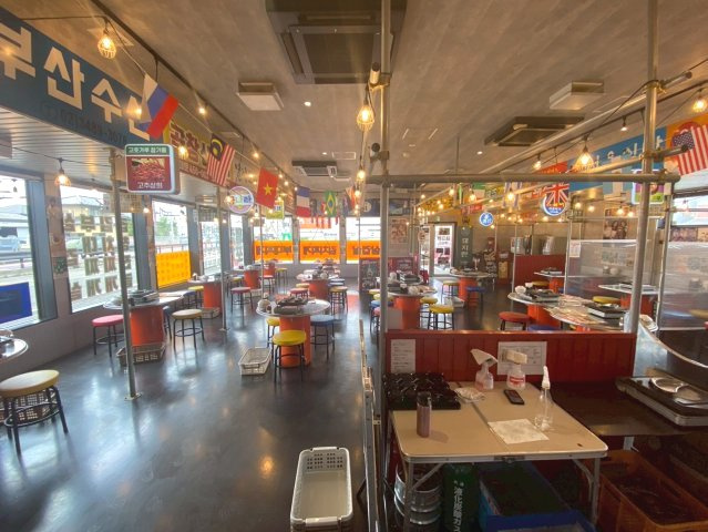 東大友町並木側貸店舗の内装