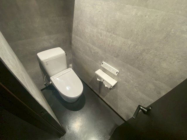 東大友町並木側貸店舗のトイレ
