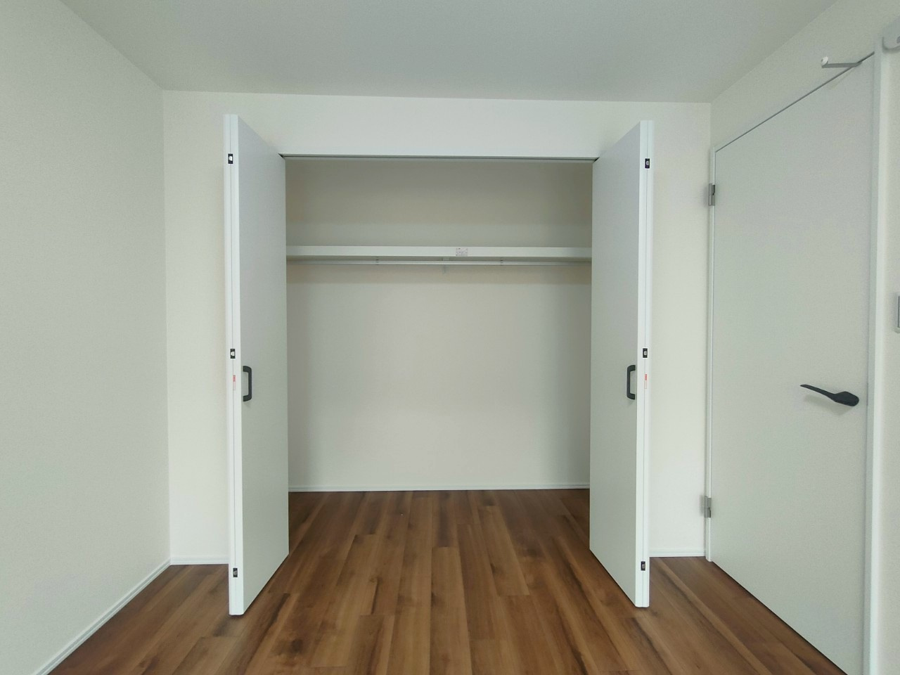 三郷早稲田団地3-23-2号棟の収納|収納があります
