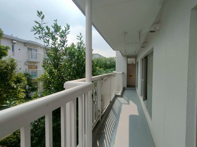 三郷早稲田団地3-23-2号棟のバルコニー|お洗濯にも便利なバルコニー