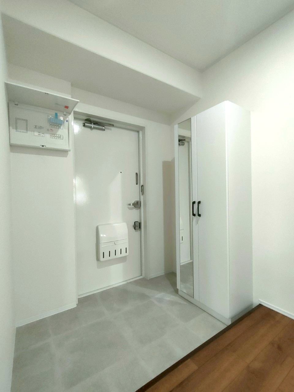 三郷早稲田団地3-23-2号棟の玄関|ゆったりとした玄関です