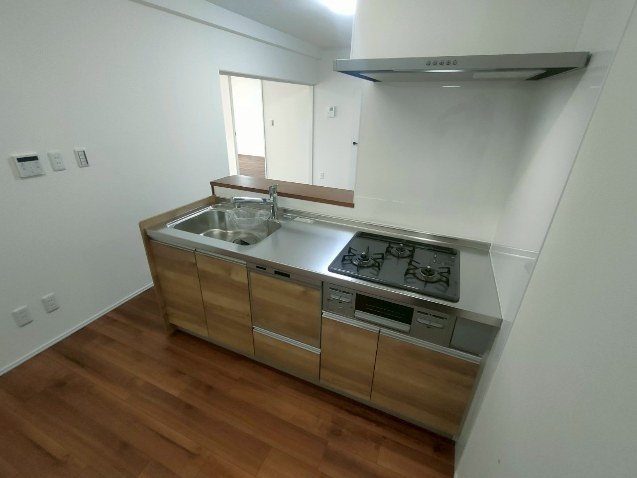 三郷早稲田団地3-23-2号棟のキッチン|コンパクトなキッチンで掃除もラクラク