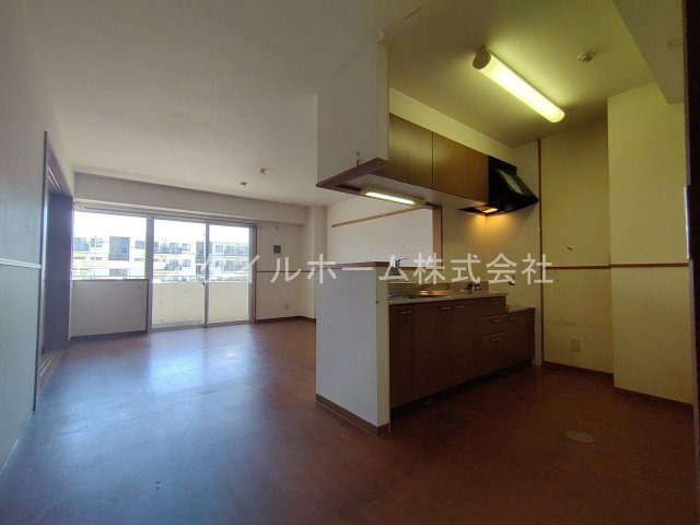 ニューラフィーネの居間・リビング|別部屋写真です。