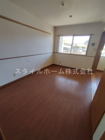 ニューラフィーネの居間・リビング|別部屋写真です。