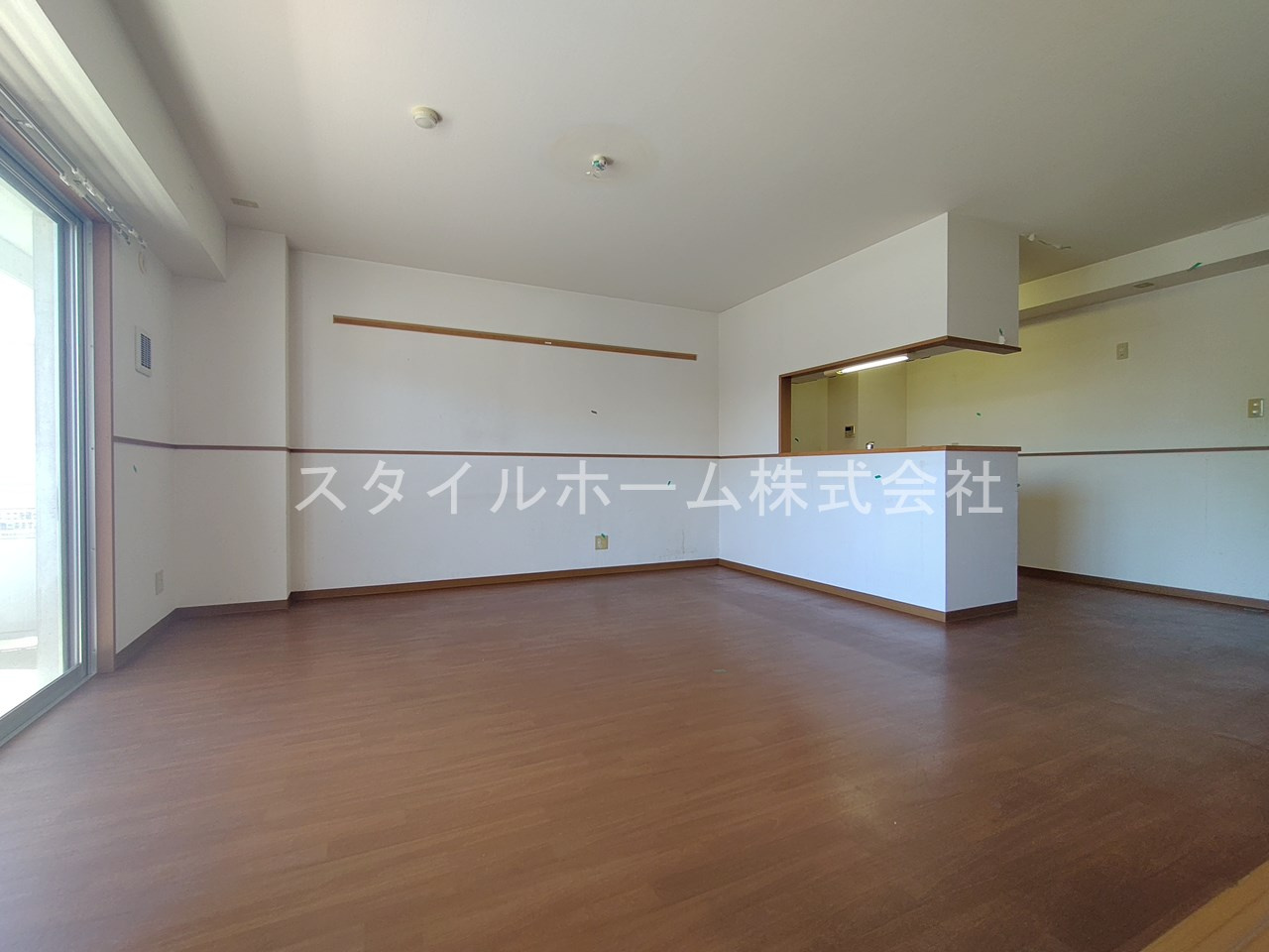 ニューラフィーネの居間・リビング|別部屋写真です。