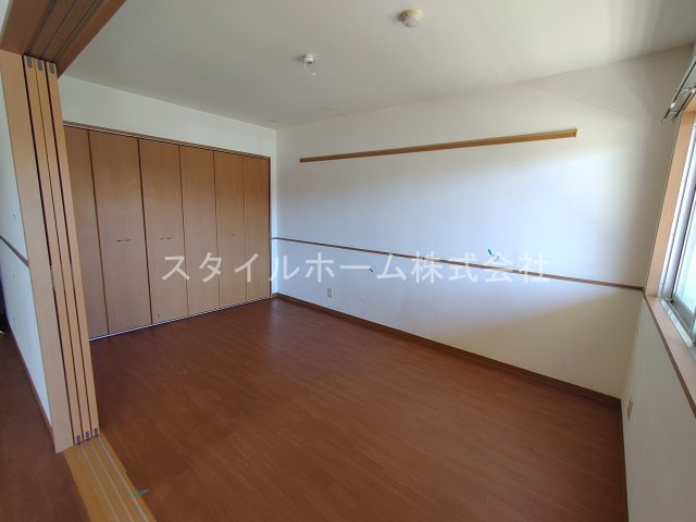 ニューラフィーネの居間・リビング|別部屋写真です。