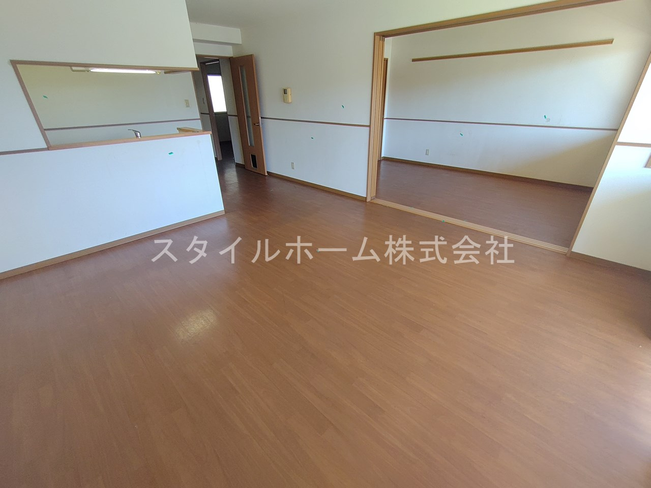 ニューラフィーネの居間・リビング|別部屋写真です。