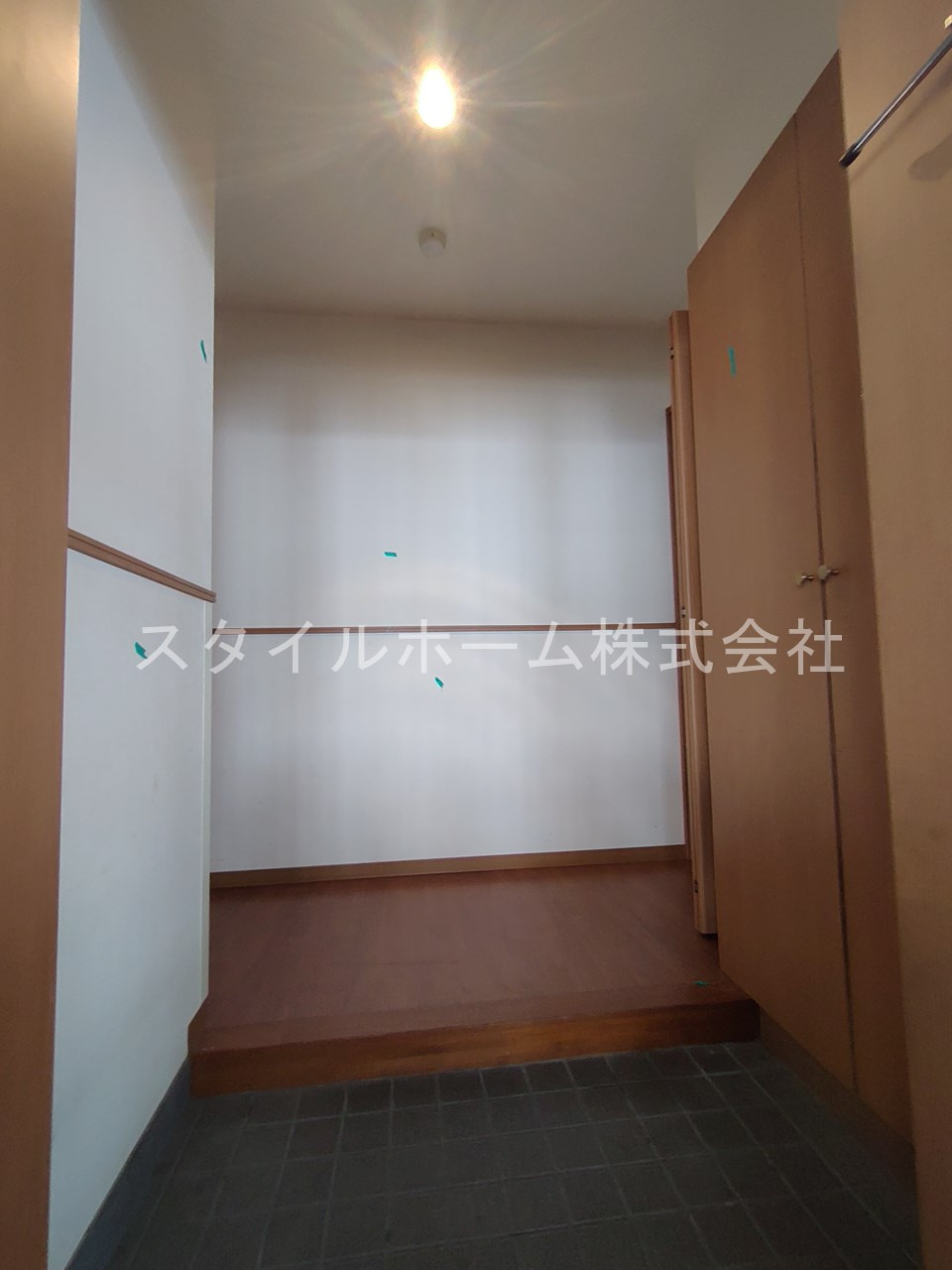 ニューラフィーネの玄関|別部屋写真です。