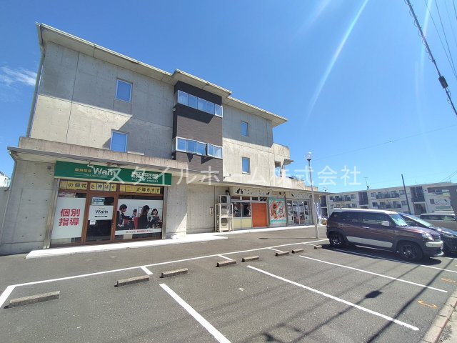 ニューラフィーネの駐車場