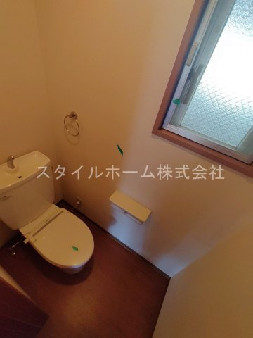 ニューラフィーネのトイレ|別部屋写真です。