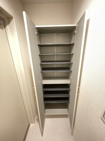 大阪市都島区内代町１丁目の賃貸マンションの玄関