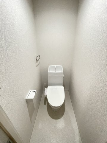 大阪市都島区内代町１丁目の賃貸マンションのトイレ