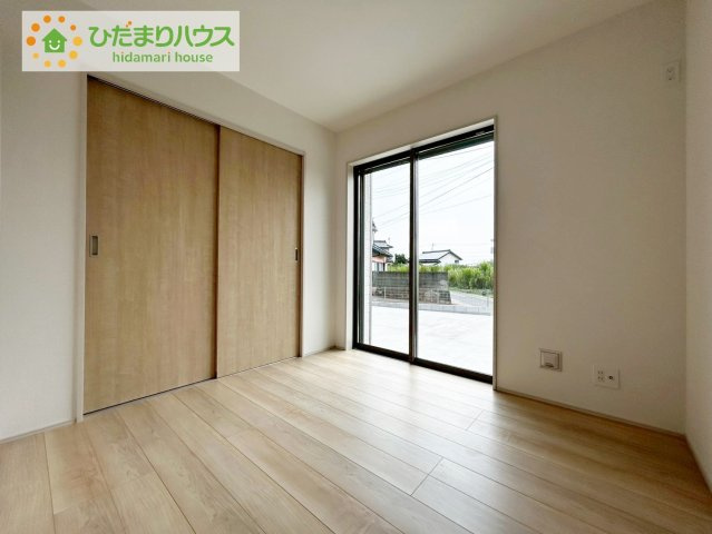 日立市水木町2丁目　新築戸建の洋室|夏場に心地良いひんやり感はフローリングならでは☆彡