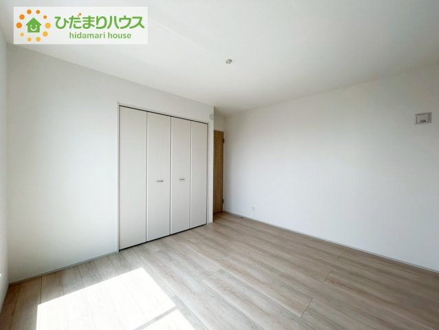 日立市水木町2丁目　新築戸建の寝室|天井の高い主寝室。ゆっくりと過ごせる大人のくつろぎ空間！