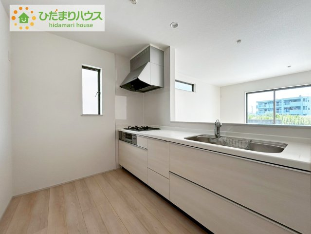 日立市水木町2丁目　新築戸建のキッチン|家族と会話しながら料理できるオープンカウンター♪