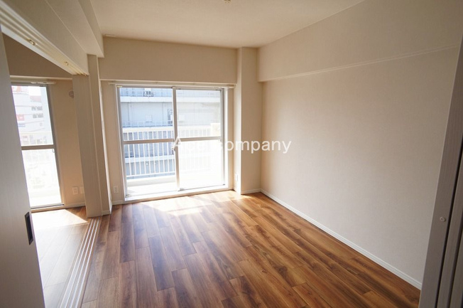 【内装】 | エーデルハイム関目 | 【南側：洋室6帖】バルコニーに面した明るいお部屋です☆