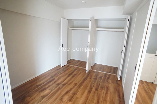 【寝室】 | エーデルハイム関目 | 【中央：洋室4.5帖】クローゼット完備♪エアコン先行配管済みです☆