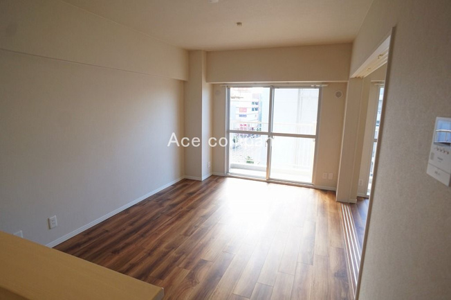 【居間・リビング】 | エーデルハイム関目 | 【LDK：約11帖】南面から採光が入る明るいリビングです☆