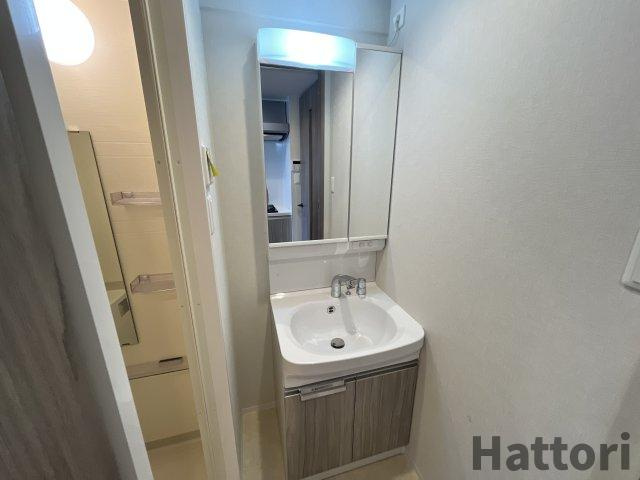 MAXIVCROS江坂の独立洗面台