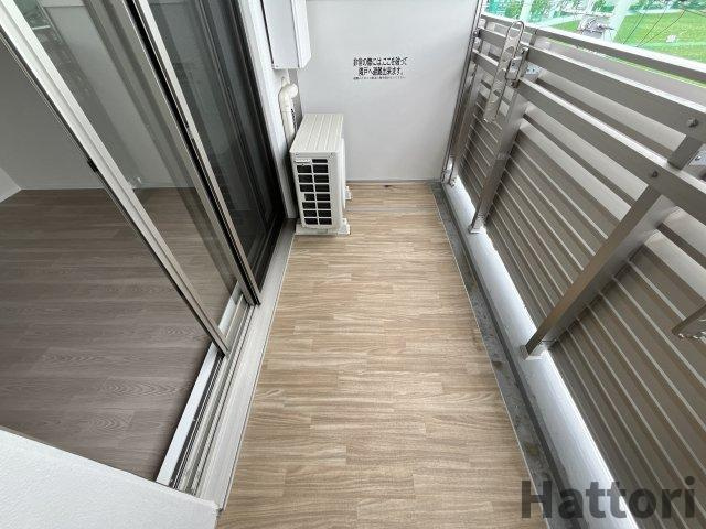 MAXIVCROS江坂のバルコニー