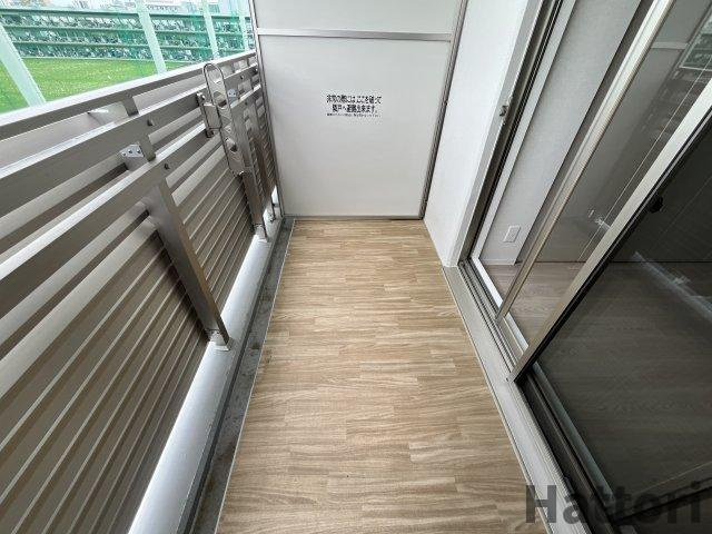 MAXIVCROS江坂のバルコニー