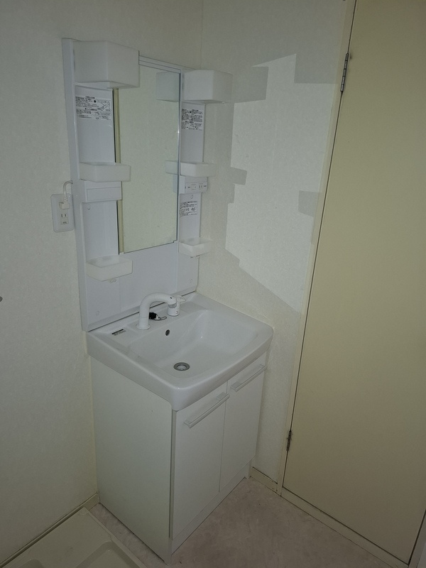 六甲司マンションの洗面所