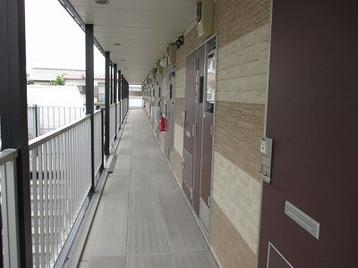 レオパレスサンアルファの玄関