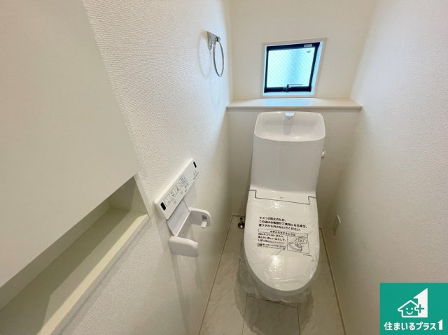 茨木市鮎川　新築一戸建てのトイレ|1・2階の2ヶ所にあるので、朝の忙しい時間の順番待ちもなく、深夜の利用にも大変便利です。