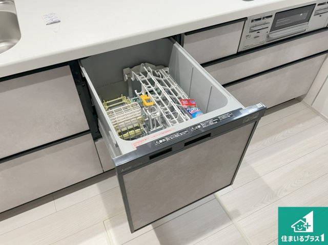 茨木市鮎川　新築一戸建ての設備|食事後の一仕事、食器洗いをボタン一つでお任せできちゃいます！場所を取らないビルトイン式なので、お料理スペースもしっかり確保！