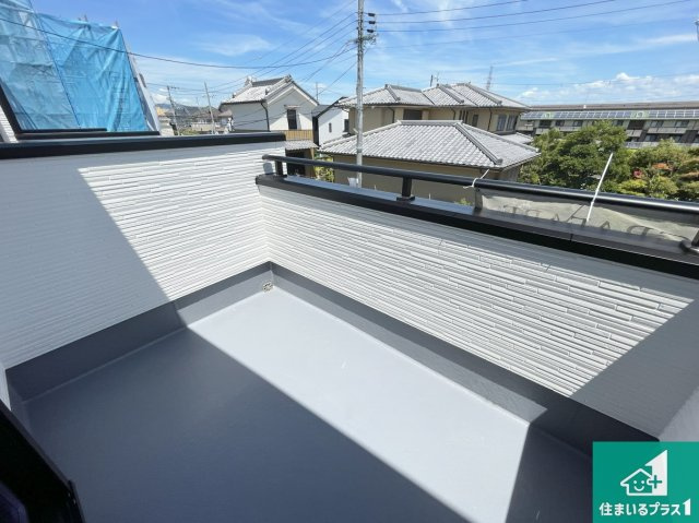 茨木市鮎川　新築一戸建てのバルコニー|ワイドバルコニーは洗濯物を干すスペースが広いのでご家族が多くても安心！