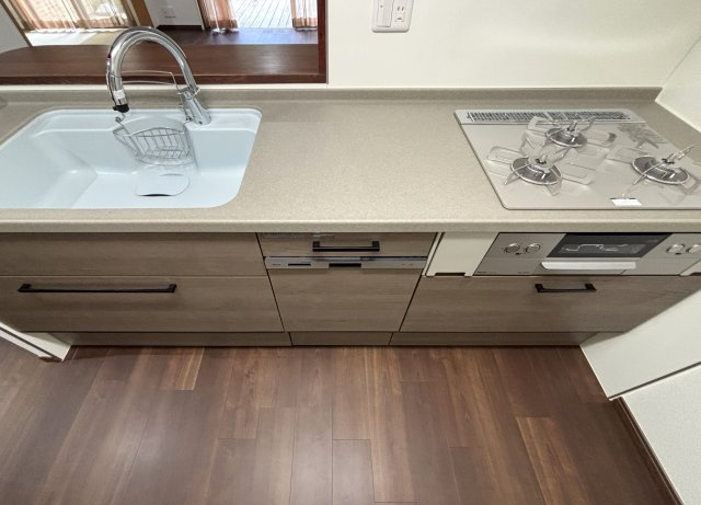 グランシティたまプラーザⅠのキッチン|ガラストップコンロに食器洗い乾燥機付きのキッチンは、料理もリセット