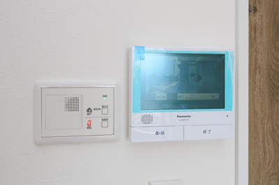 【セキュリティ】 | PEAKS下関市山の田中央（６号地）♪仲介手数料無料物件♪ | 家事動線を考慮した個所に設置し、防犯性と利便性に優れ快適と安らぎを合わせた優しい設計。
