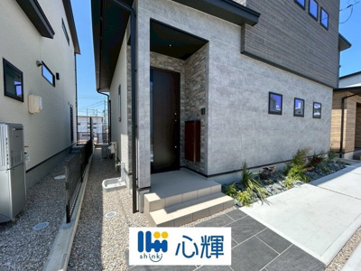 【玄関】 | PEAKS下関市山の田中央（６号地）♪仲介手数料無料物件♪ | 家の顔となる玄関。 ゲストを迎え入れても安心の空間です。