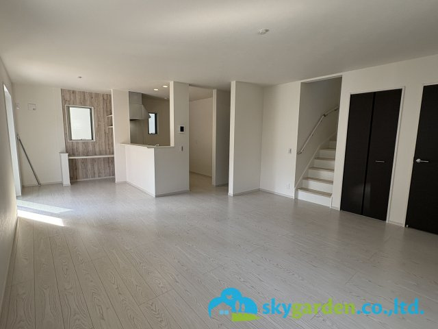 藤沢市善行坂1期　新築戸建　全3棟2号棟の居間・リビング|ゆとりのリビングダイニング