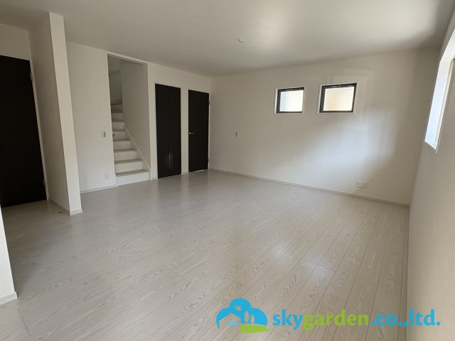 藤沢市善行坂1期　新築戸建　全3棟2号棟の居間・リビング