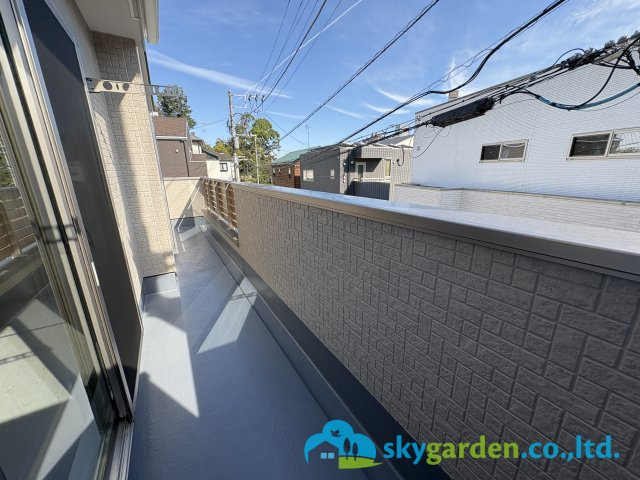 藤沢市善行坂1期　新築戸建　全3棟2号棟のバルコニー|落ち着いた時間を過ごせるバルコニーです