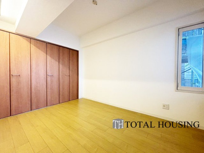 【洋室】 | ヴェルビュ福住 | 洋室　約6.7帖
このお家で一番広いのマスターベッドルームは居心地抜群です♪