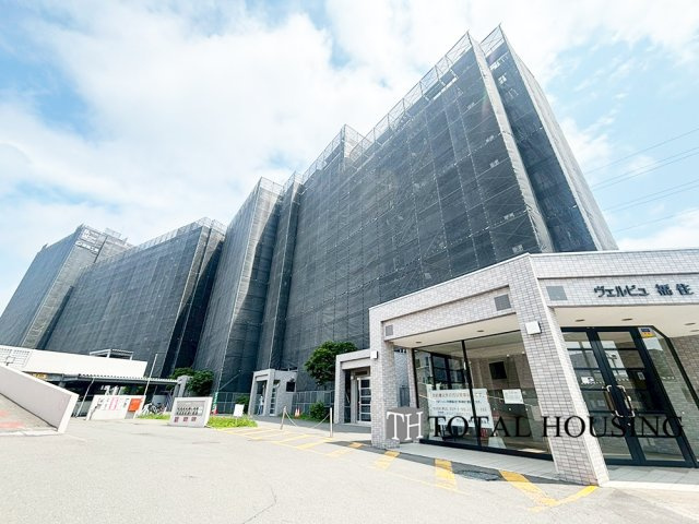 【外観】 | ヴェルビュ福住 | 流行に左右されず、将来にわたって価値が継続する「上質」な佇まい。おしゃれな雰囲気や自然の潤い、親しみやすさといった暮らしを豊かにしてくれる住空間です。