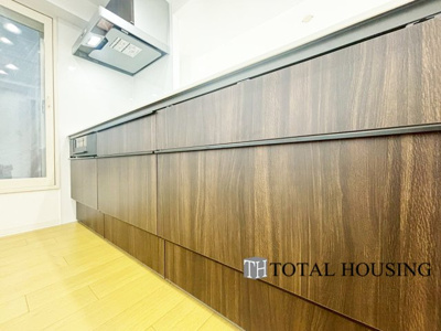 【キッチン】 | ヴェルビュ福住 | 本を読みながら料理をしたり、家族とコミュニケーションを取りながら家事をしたり。毎日必ず使い、案外長い時間を過ごす場所だからこそ妥協したくない部分ですね♪