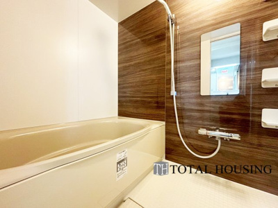 【浴室】 | ヴェルビュ福住 | アクセントパネルで落ち着きのある雰囲気を演出したバスルーム♪毎日の疲れを癒やすバスタイムをお楽しみ下さい！