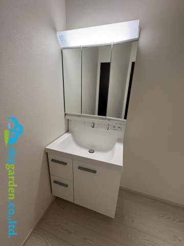 藤沢市善行坂1期　新築戸建　全3棟3号棟の独立洗面台|独立洗面台あり、毎朝おしゃれに忙しい女性の方におすすめです