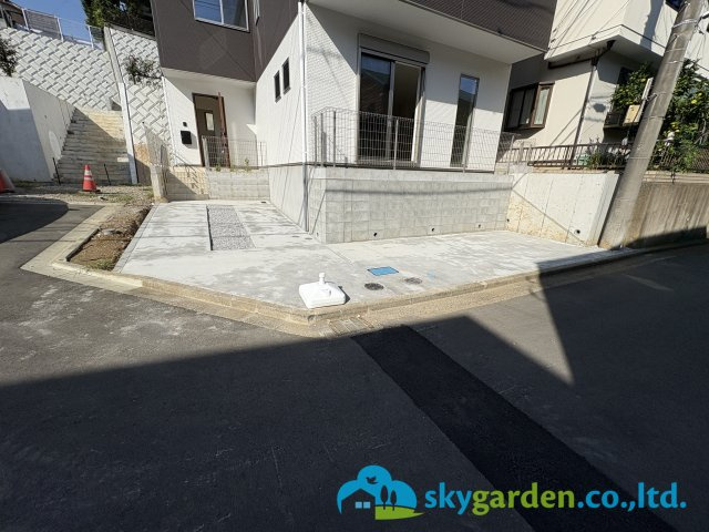 藤沢市善行坂1期　新築戸建　全3棟3号棟の駐車場