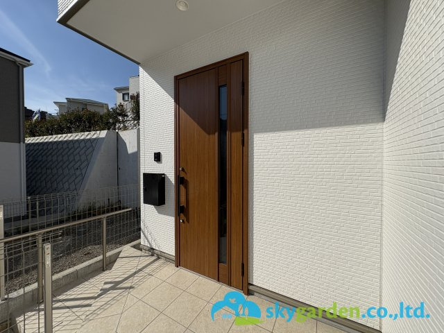 藤沢市善行坂1期　新築戸建　全3棟3号棟の外観|玄関前の様子