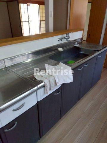 尾崎町貸家のキッチン