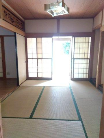 尾崎町貸家の和室