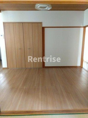 尾崎町貸家の収納