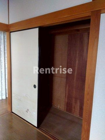 尾崎町貸家の収納