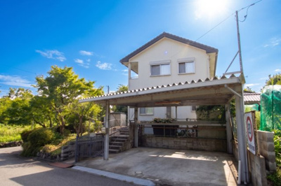 【外観】 | 大津市南小松1594-67　中古戸建 | 2026年9月撮影、外観別角度、AIで荷物を消しています